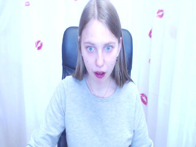 Live sex webcam photo for SshyTeen #272999768