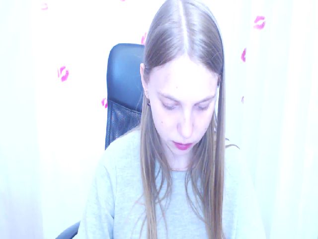 Live sex webcam photo for SshyTeen #272999994