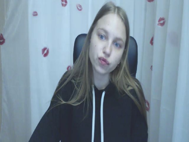 Live sex webcam photo for SshyTeen #273019997