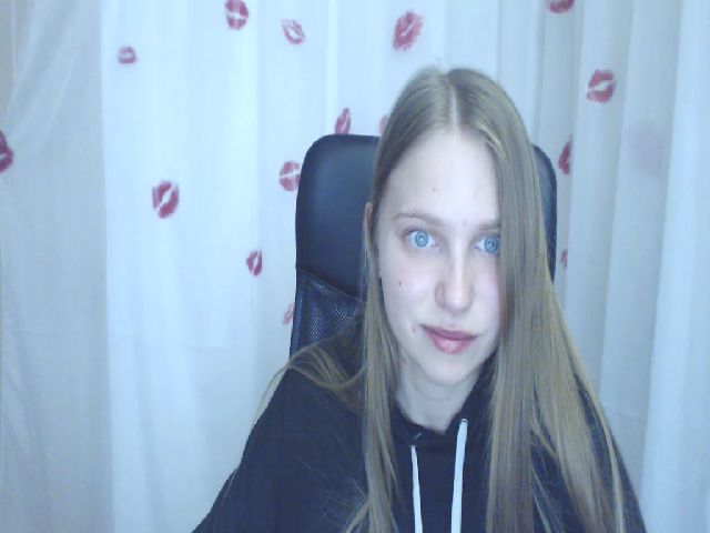 Live sex webcam photo for SshyTeen #273021744