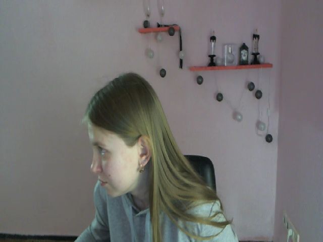 Live sex webcam photo for SshyTeen #273151040