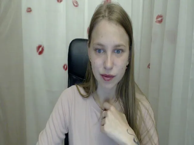 Live sex webcam photo for SshyTeen #273480441
