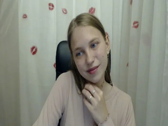 Live sex webcam photo for SshyTeen #273482565