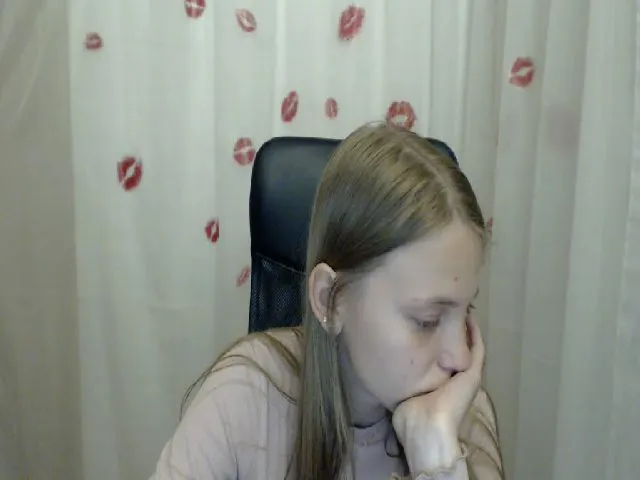 Live sex webcam photo for SshyTeen #273482822