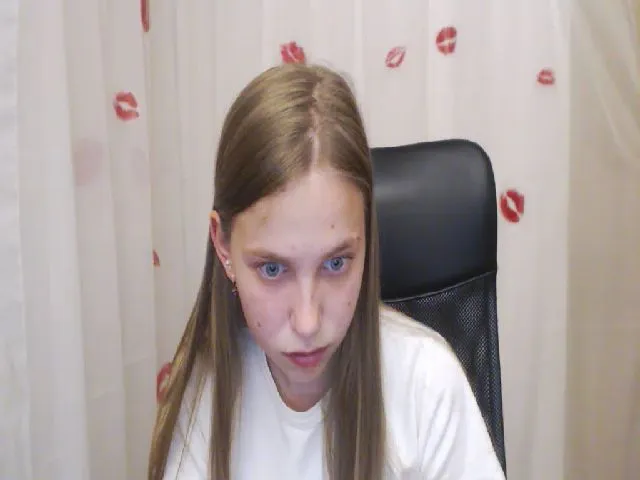 Live sex webcam photo for SshyTeen #273549239