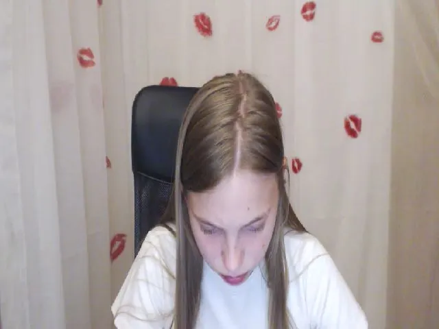 Live sex webcam photo for SshyTeen #273549453