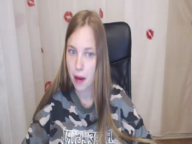 Live sex webcam photo for SshyTeen #273598910