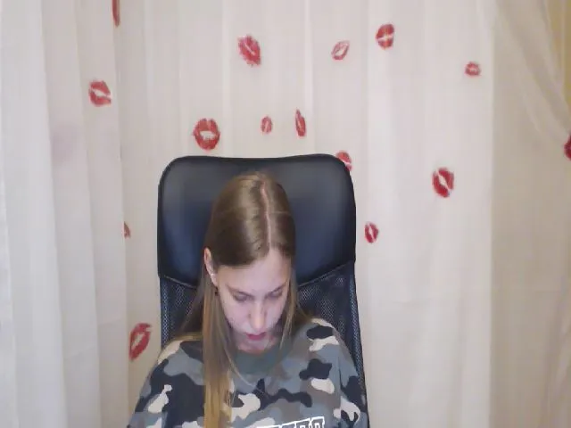 Live sex webcam photo for SshyTeen #273599355