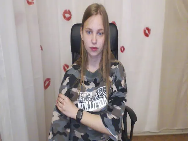 Live sex webcam photo for SshyTeen #273600561