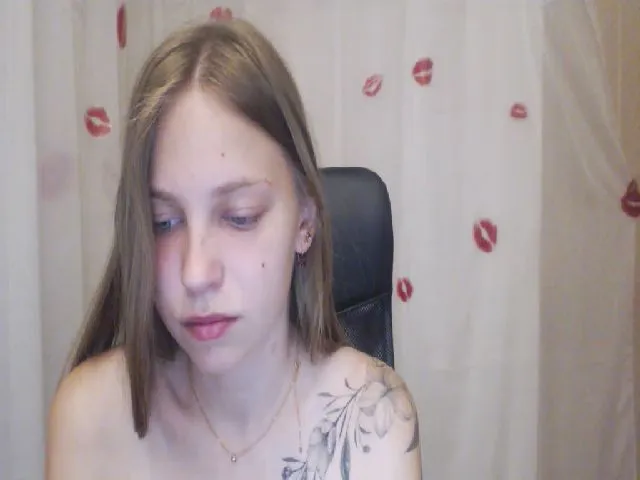 Live sex webcam photo for SshyTeen #273650836