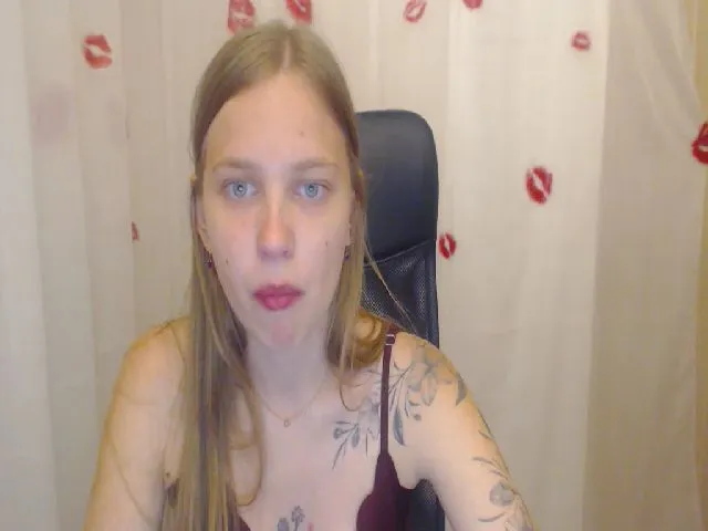 Live sex webcam photo for SshyTeen #273707720