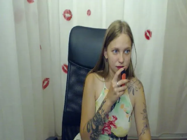 Live sex webcam photo for SshyTeen #273820858