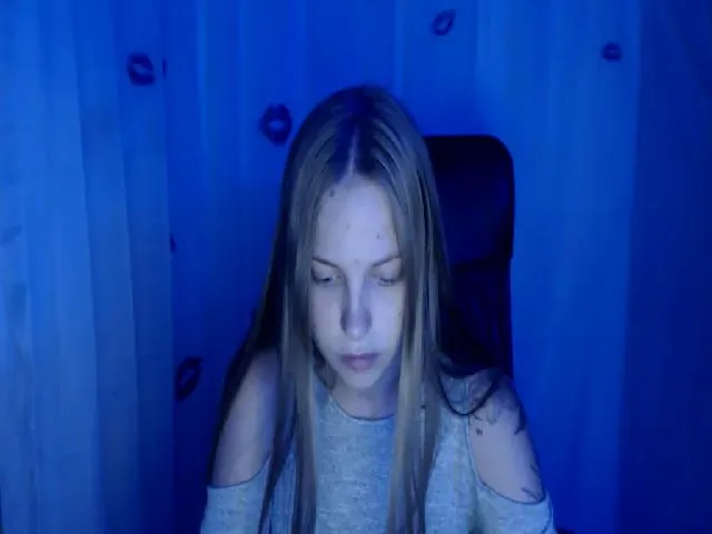 Live sex webcam photo for SshyTeen #273977807