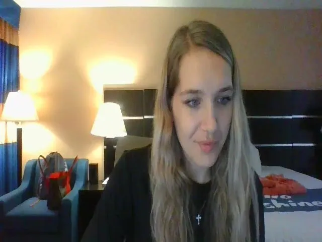 Live sex webcam photo for StarlynnBoo #274223834