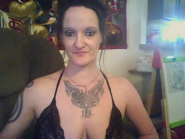 Live sex webcam photo for Starxxx84 #272980577