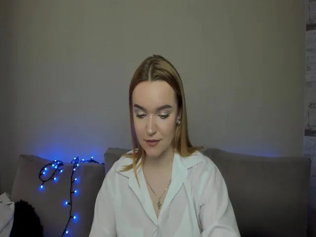 Live sex webcam photo for StefaniiaReed #273050694