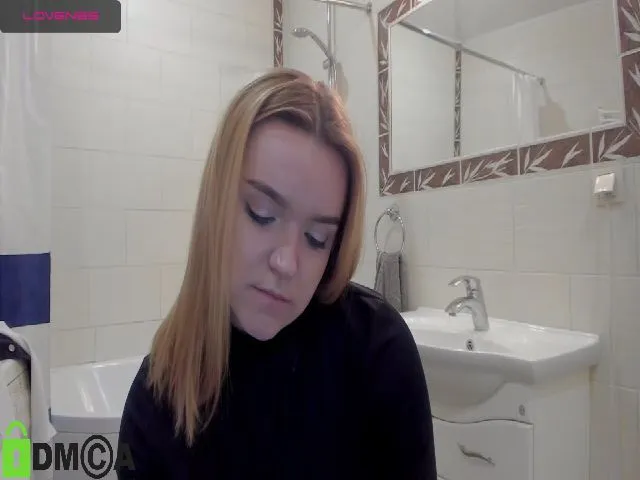 Live sex webcam photo for StefaniiaReed #273115673