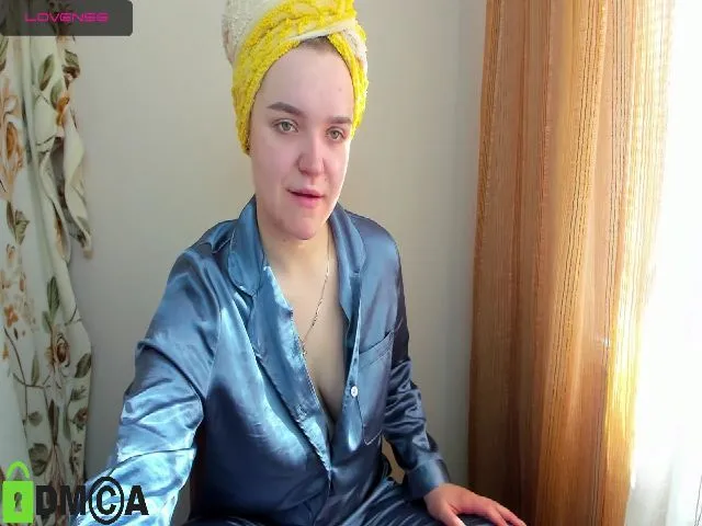 Live sex webcam photo for StefaniiaReed #273229796