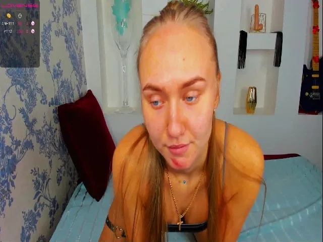 Live sex webcam photo for StellaFairy #272914351