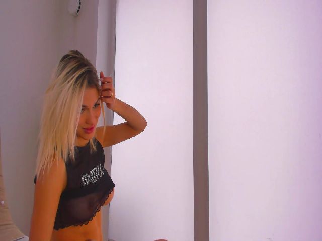 Live sex webcam photo for StephanyLuxe #287870074