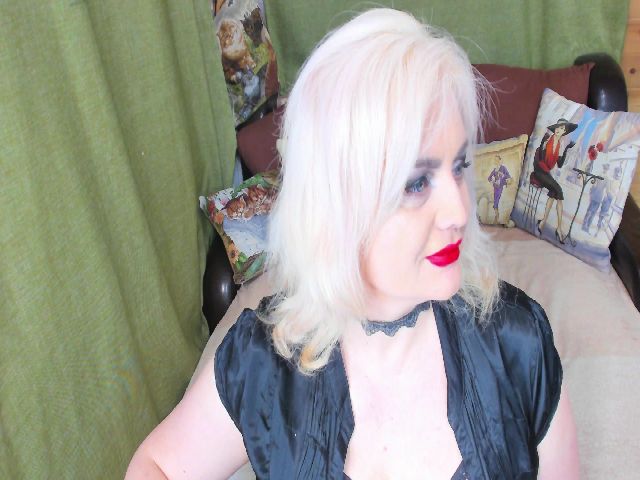 Live sex webcam photo for StiphlerMom #272190840