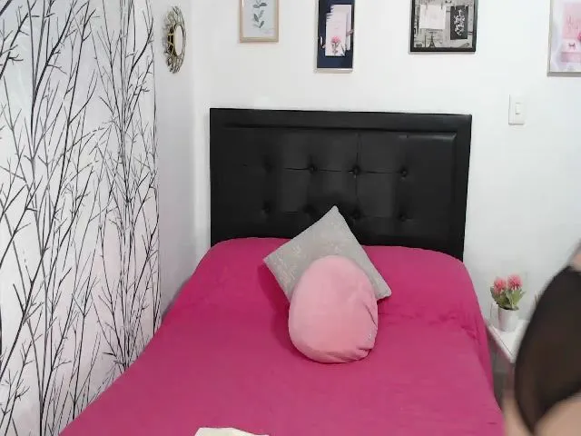 Live sex webcam photo for StormiSquirt #272342003