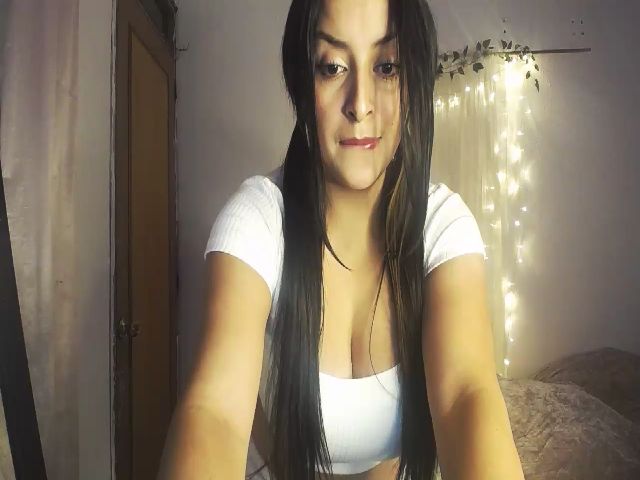 Live sex webcam photo for StormmyRose #274342405