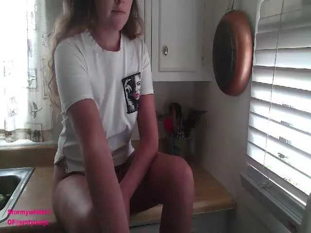 Live sex webcam photo for Stormywinter1 #272972152