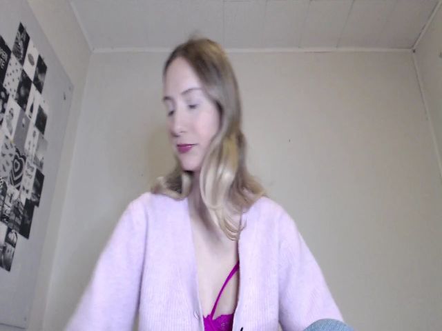 Live sex webcam photo for Strwberrymoon #271835727