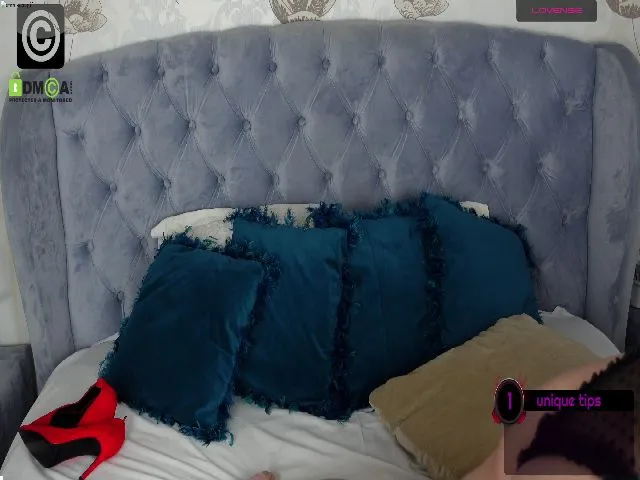 Live sex webcam photo for SuaveGia #271975243