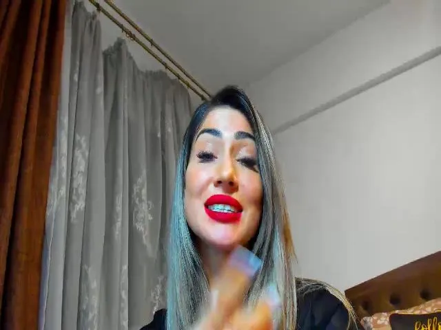 Live sex webcam photo for SugarLADDYY #272592346