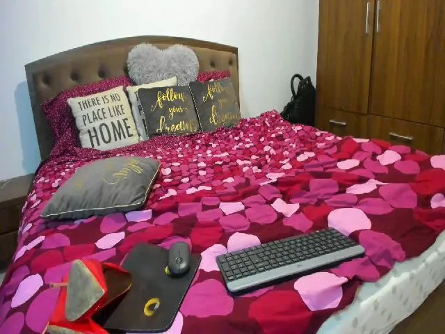 Live sex webcam photo for SugarLADDYY #272934968