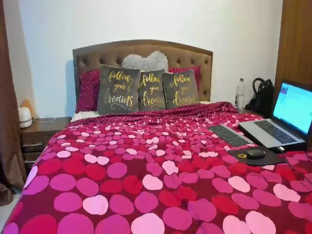 Live sex webcam photo for SugarLADDYY #272991834