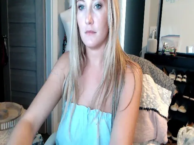 Live sex webcam photo for SultrySnow #274345693