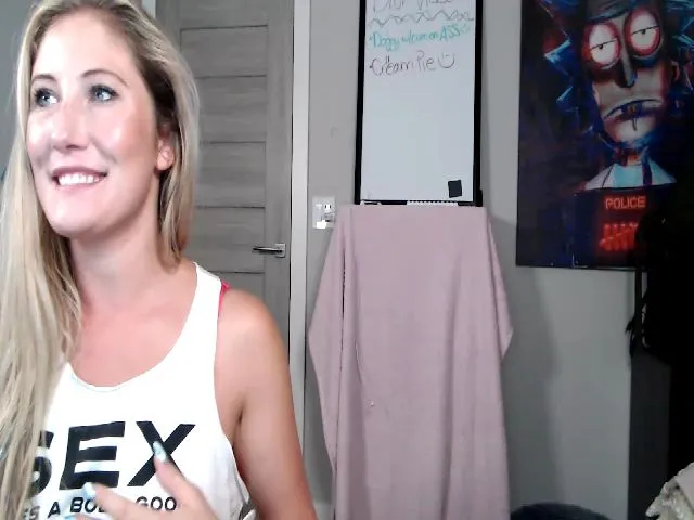 Live sex webcam photo for SultrySnow #274348959
