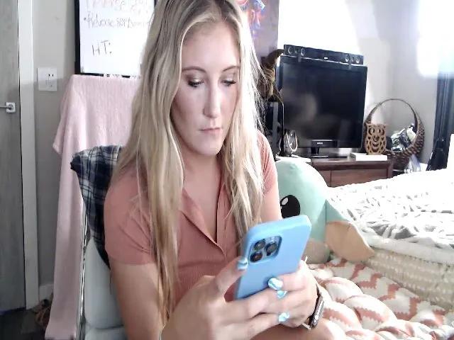 Live sex webcam photo for SultrySnow #274387962