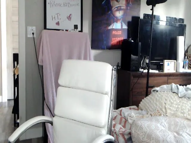 Live sex webcam photo for SultrySnow #274424992