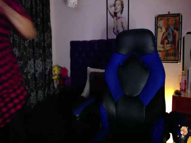 Live sex webcam photo for Summynov #272840768