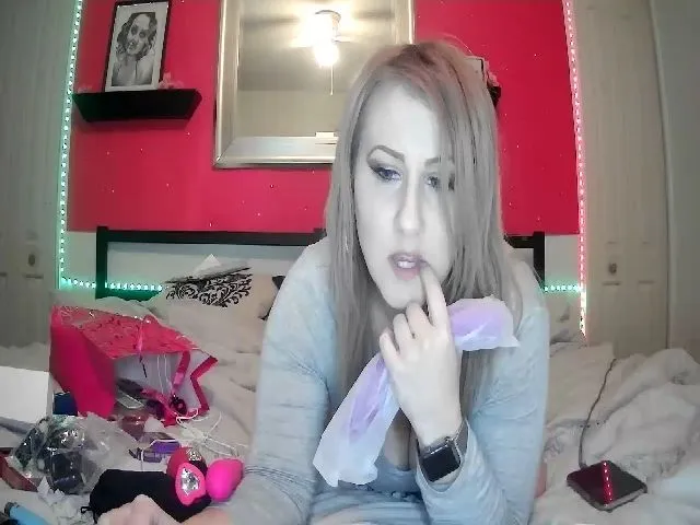 Live sex webcam photo for SunshineAber #271689487
