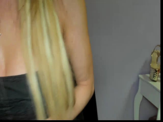 Live sex webcam photo for SuriHazeel #272324271