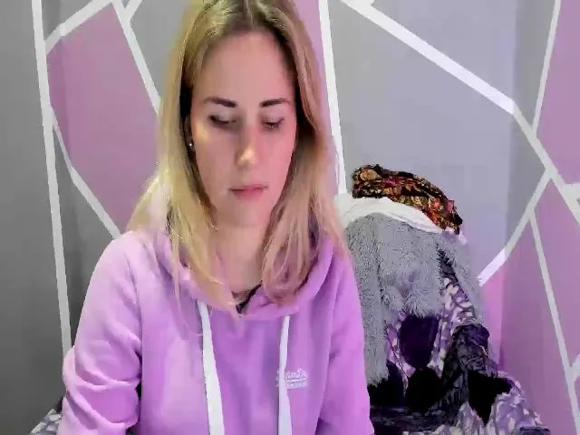 Live sex webcam photo for SweetM00n #273272438