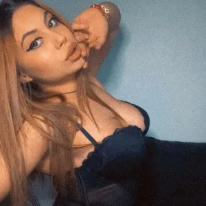 Live sex webcam photo for SweetSmileXx #292759004
