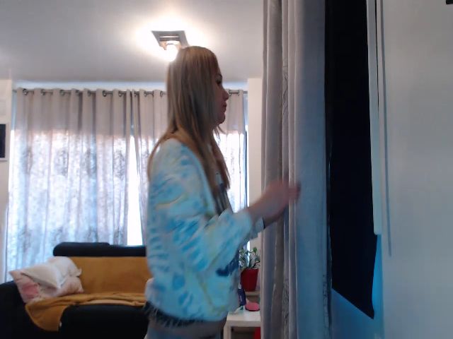 Live sex webcam photo for Sweet_Mady #272395367