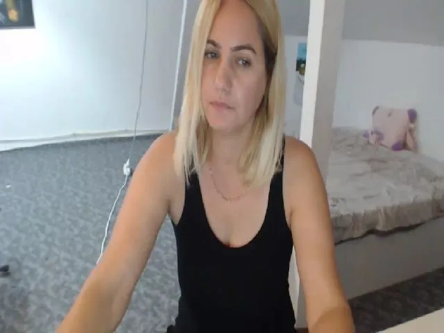 Live sex webcam photo for Sweet_Mady #274579090