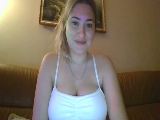 Live sex webcam photo for Sweet__Doll__ #273733070