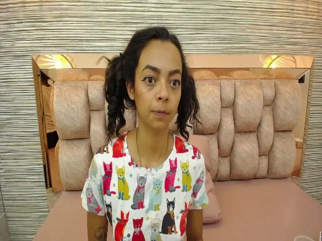 Live sex webcam photo for Sweet__bluee #272242304