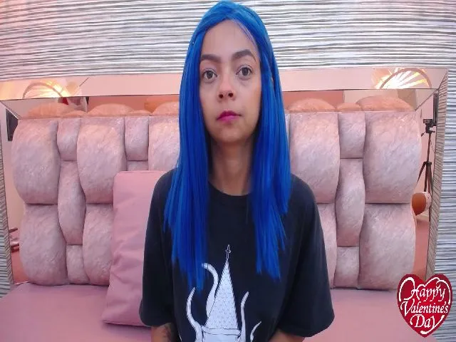 Live sex webcam photo for Sweet__bluee #272435620