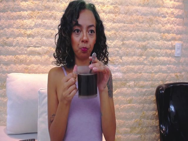 Live sex webcam photo for Sweet__bluee #272626822