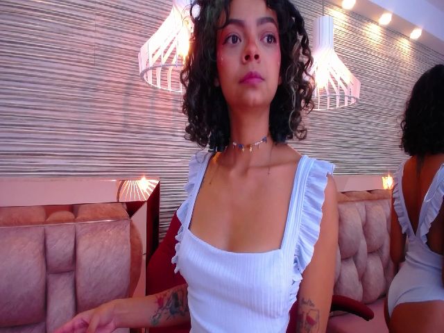 Live sex webcam photo for Sweet__bluee #272696789