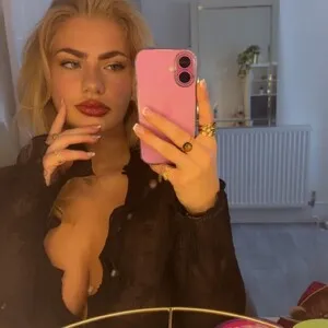 Live sex webcam photo for Sweetcheeks1 #294136838